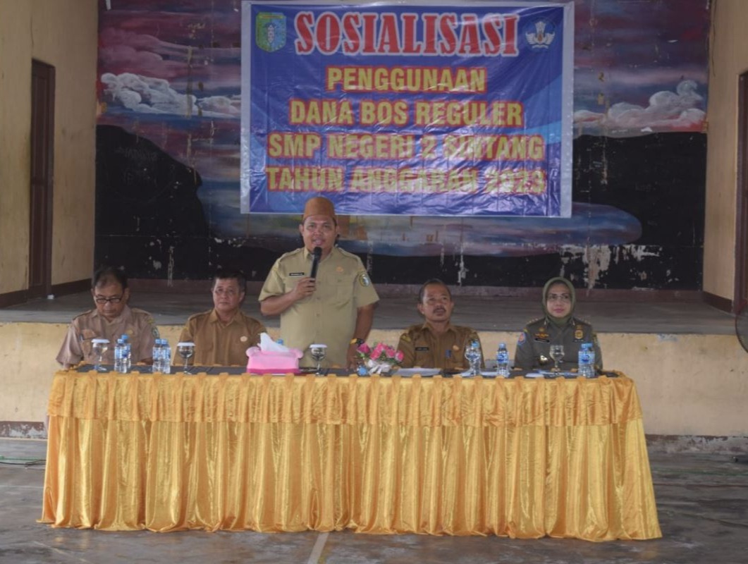 Wakil Bupati Sintang Dorong SMP Negeri 2 Sintang Jadi Sekolah Unggulan